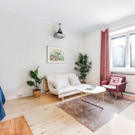 헬싱키 Wehost Modern Kitchen Studio With Bright Colours 아파트 외부 사진