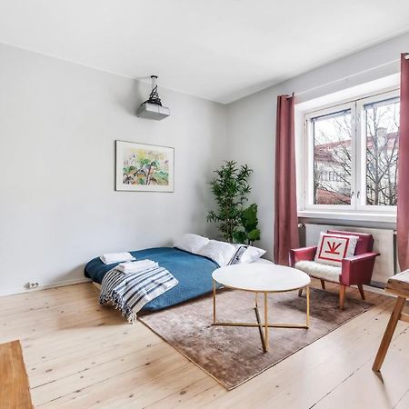 헬싱키 Wehost Modern Kitchen Studio With Bright Colours 아파트 외부 사진