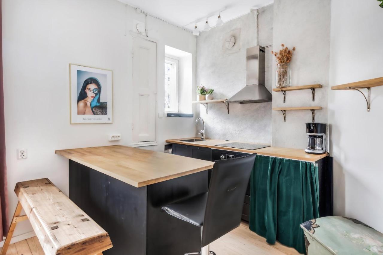 헬싱키 Wehost Modern Kitchen Studio With Bright Colours 아파트 외부 사진