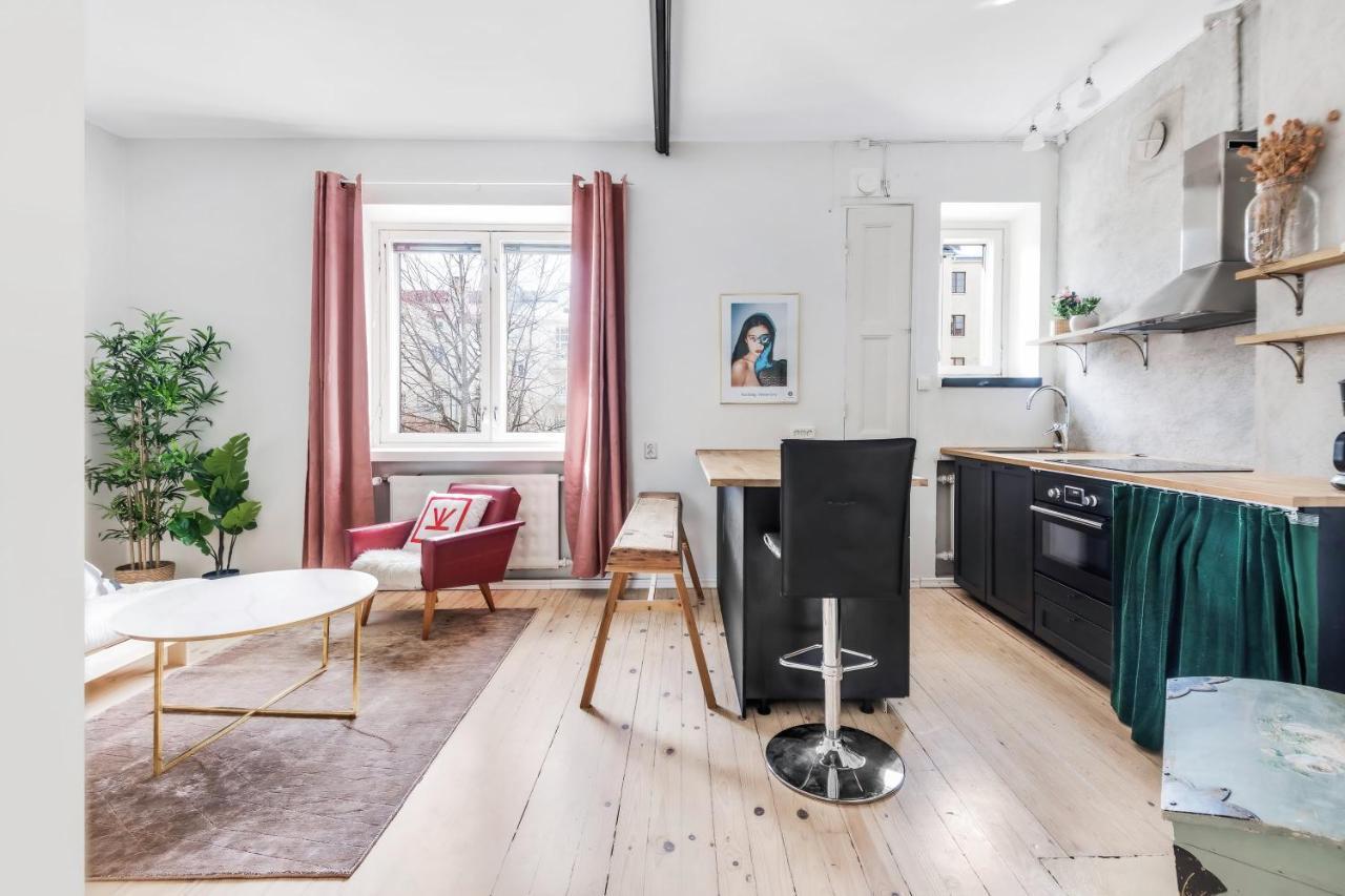 헬싱키 Wehost Modern Kitchen Studio With Bright Colours 아파트 외부 사진